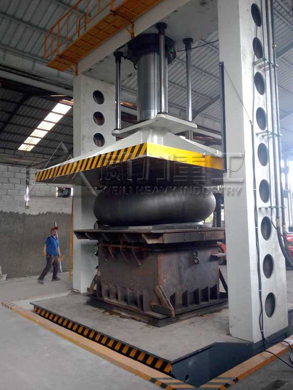 印尼1000吨龙门液压机使用现场